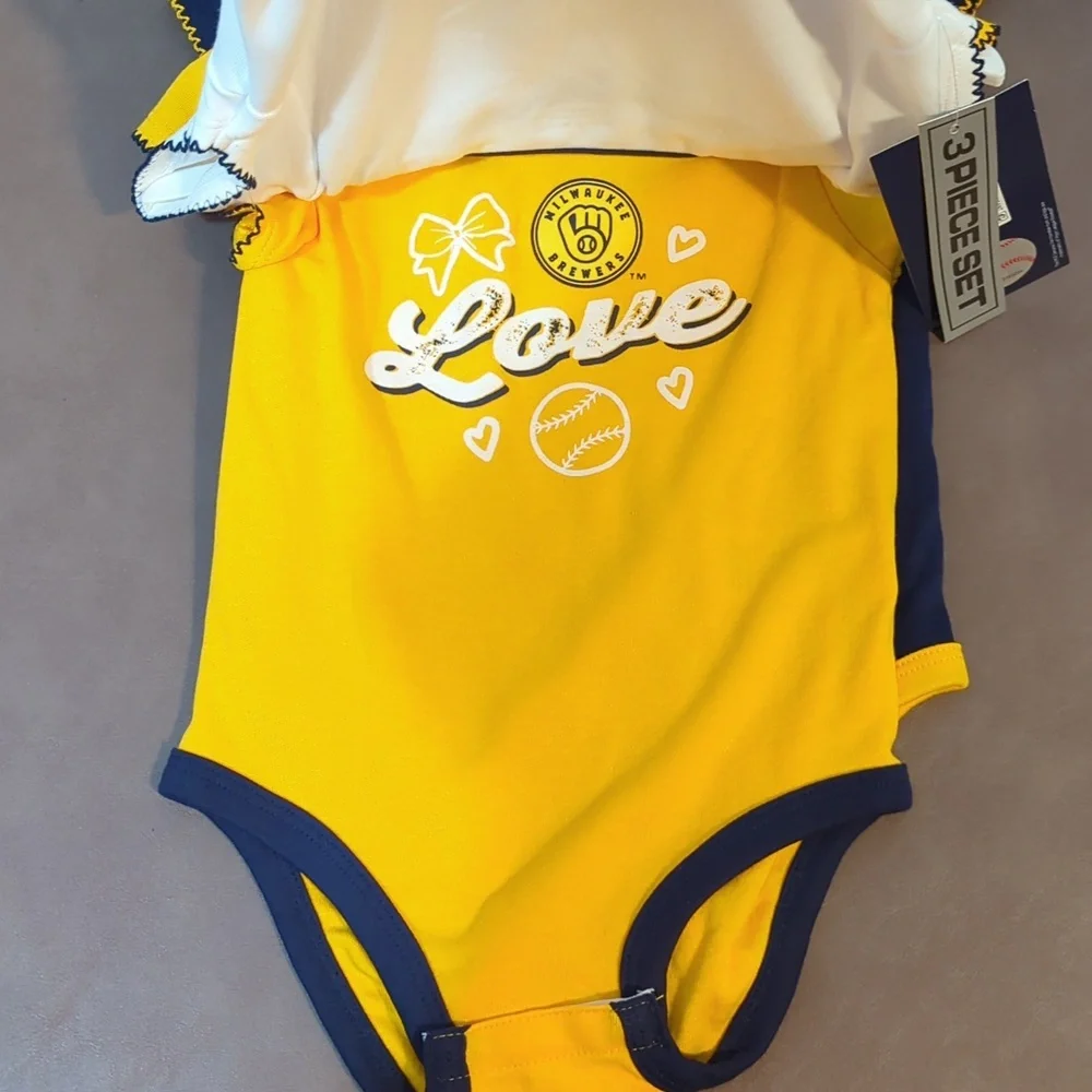 Genuine Merchandise Milwaukee Brewers Onesie Set of 3 Size 18 Months